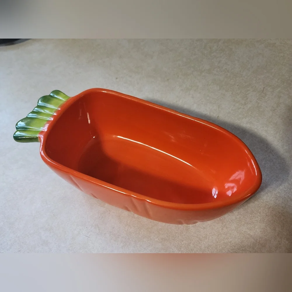 Kaytee Veg-T-Bowl Large food dish for rabbits guinea pigs